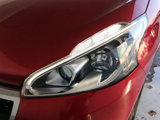 Peugeot 208 Signature