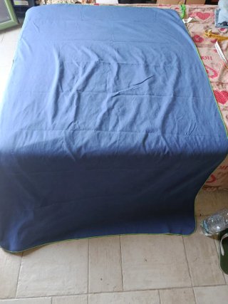 Accappatoio e telo blu in microfibra