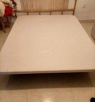 Base tapizada 150×190 con patas de madera