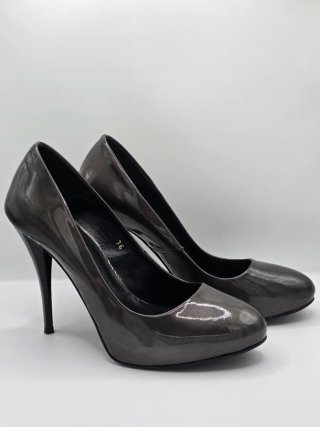 Zapatos tacón Gloria Ortiz de piel grises. T 36