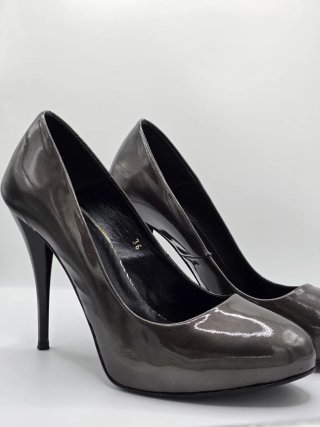 Zapatos tacón Gloria Ortiz de piel grises. T 36