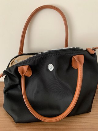 Bolso de mano con asa y correa