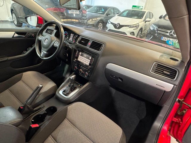 VOLKSWAGEN Jetta 1.4 TSI DSG Hybrid