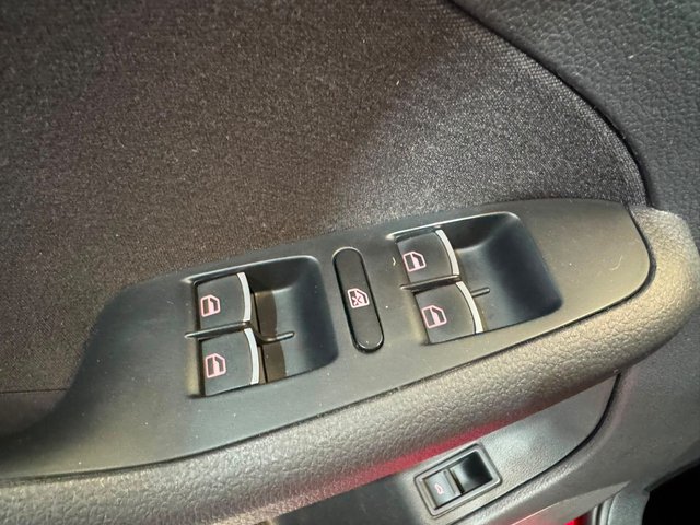 VOLKSWAGEN Jetta 1.4 TSI DSG Hybrid