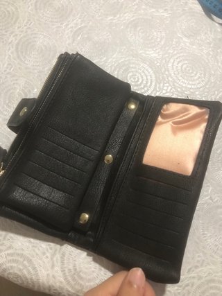 Billetera de mujer negra