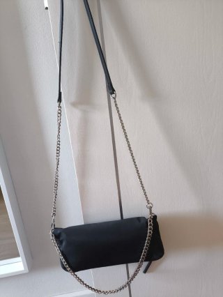Bolso bandolera pequeño con tachuelas