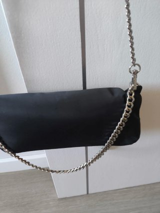 Bolso bandolera pequeño con tachuelas