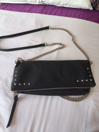 Bolso bandolera pequeño con tachuelas