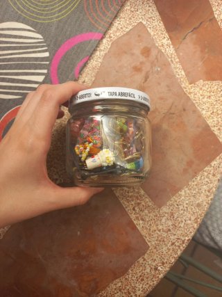 Tarro de bisutería variada