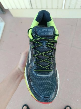Zapatillas Brooks Negras y Verdes