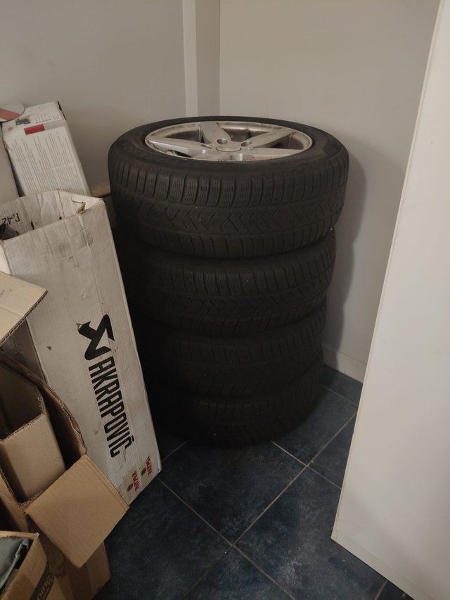 neumáticos con llantas BMW 318, turing año 2013