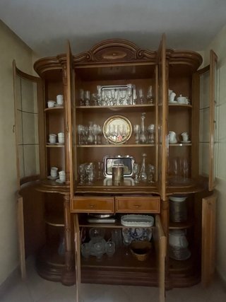 Vetrina credenza in legno e vetro