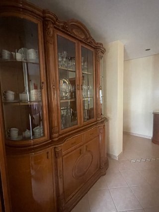 Vetrina credenza in legno e vetro