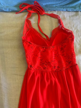 Vestido largo rojo con encaje