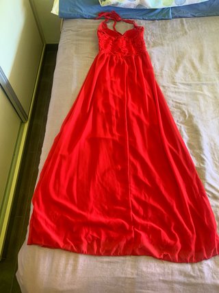 Vestido largo rojo con encaje