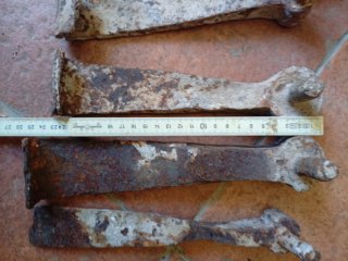 Antichi cardini in ferro battuto