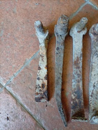 Antichi cardini in ferro battuto