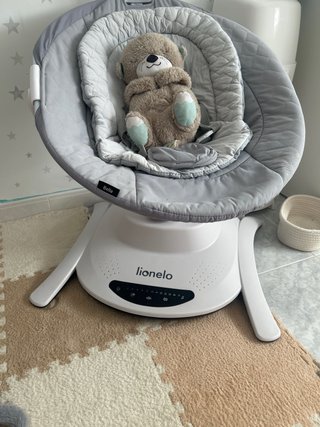 Silla mecedora Lionelo con peluche