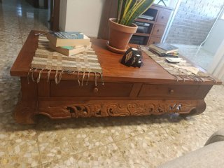 Mesa de teca con cajones