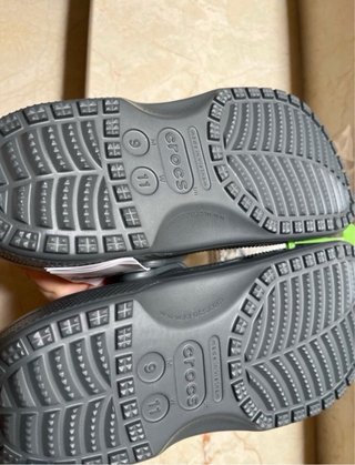 Crocs Talla 42-43 Gris Oscuro