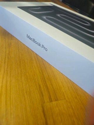 MacBook Pro 14 M5 Argento