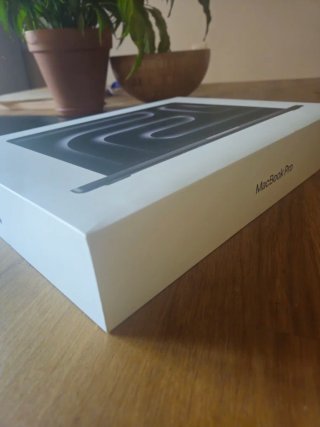 MacBook Pro 14 M5 Argento