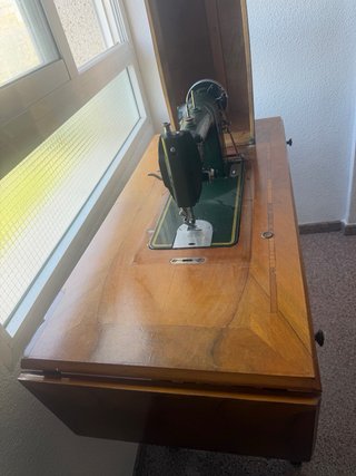 Máquina de coser Refrey