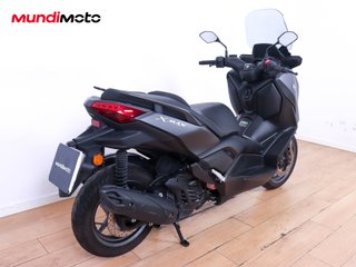 YAMAHA X-MAX 125