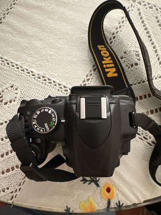 Cámara Nikon D3100 (para reparar)