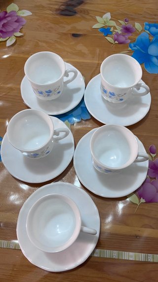 Juego de tazas de porcelana dorada