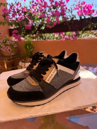 Zapatillas Michael Kors Negras y Plateadas
