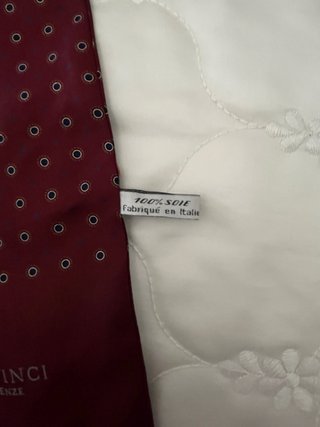 Fular de seda DA VINCI rojo lunares
