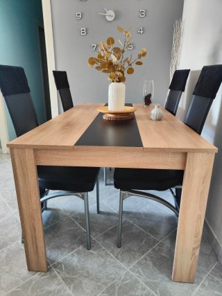 Mesa de comedor y 4 sillas de 135