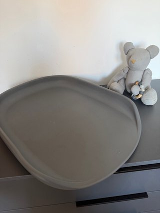 Cambiador de bebé gris