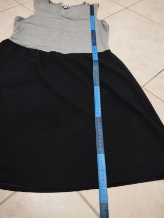 Abito corto smanicato bicolore grigio e nero