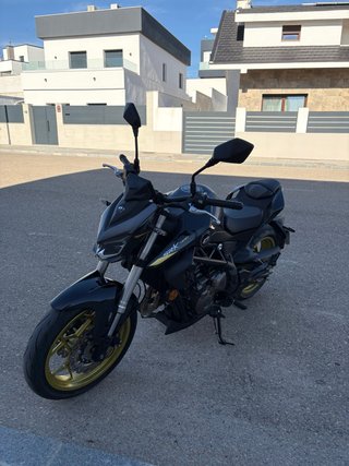 QJ Motor SRK 400 Negra y Dorada
