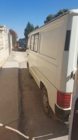 Mercedes-Benz mb 140