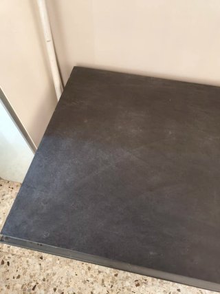 Mesa Ikea Negra Piedra y Metal