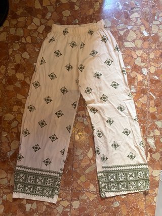 Pantalón ancho estampado beige y verde