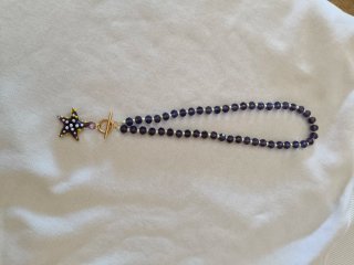 Collar de estrella morado y dorado
