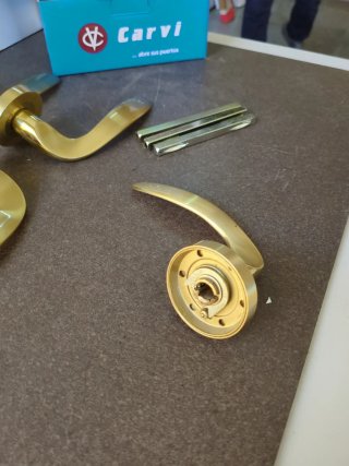 Manillas de latón macizo
