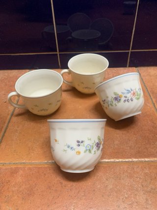 Juego de 4 tazas de porcelana