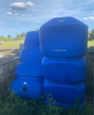 Depósitos de agua azules