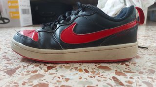 Zapatillas Nike Negras y Rojas