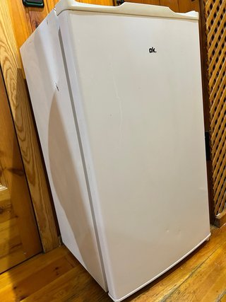 Nevera pequeña blanca