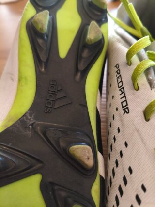Botas de fútbol Adidas Predator verdes y blancas
