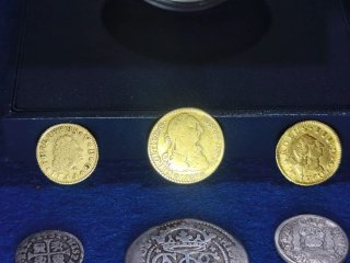 Gran Lote numismático, plata y oro