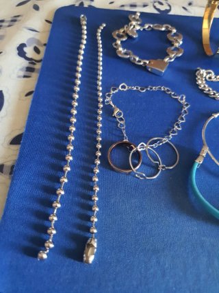 Lote de 9 pulseras nuevas y de regalo 3 anillos