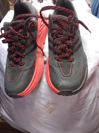 Zapatillas Hoka One One Negras y Rojas