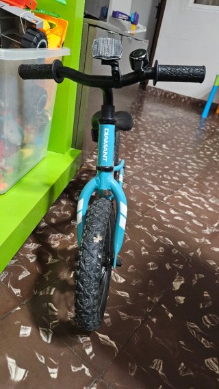 Bicicleta de equilibrio infantil azul